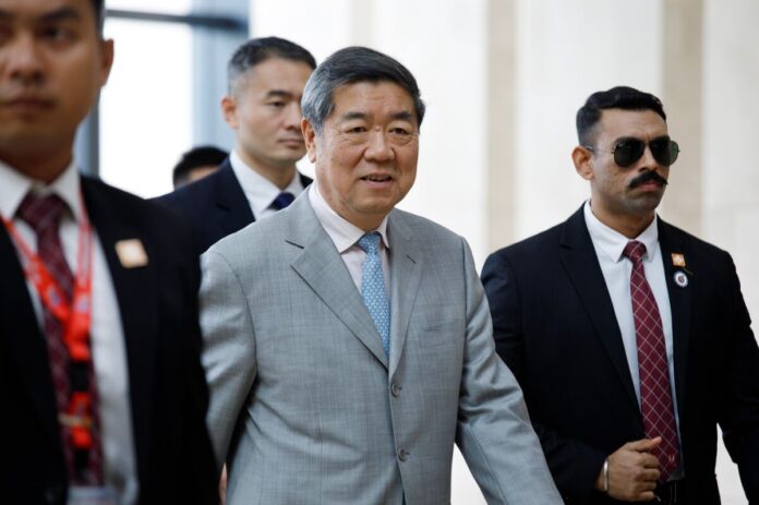 US and China Begin Trade Talks in Malaysia to Ease Tensions