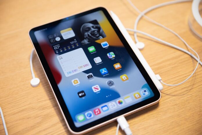 Apple Plans MacBook Air, iPad Air and iPad Mini With Overhauled Displays