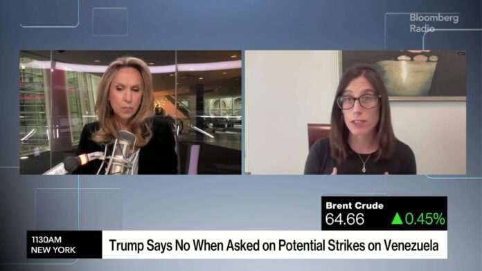 Oil Steadies as Traders Weigh US Moves on Venezuela, Oversupply