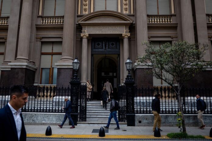 Argentina Central Bank Eases Reserve Rules to Boost Liquidity