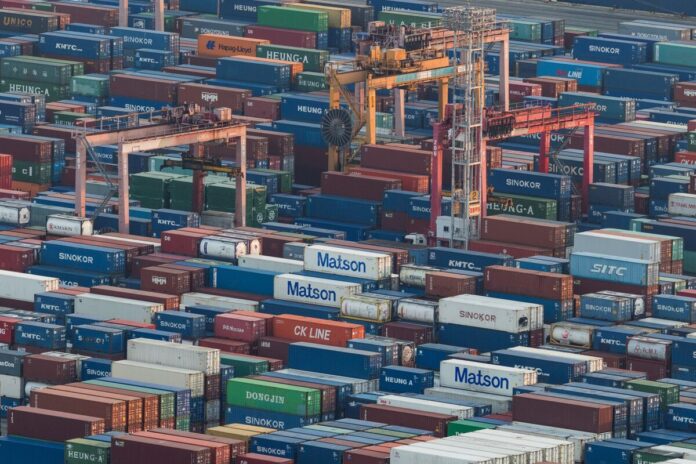 S. Korea’s Exports Gain Steam Despite US Tariffs, Holiday Effect